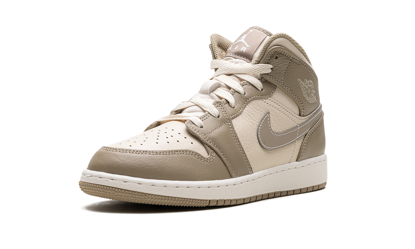 Air Jordan 1 Mid GS "Legend Brown" HF4781 203