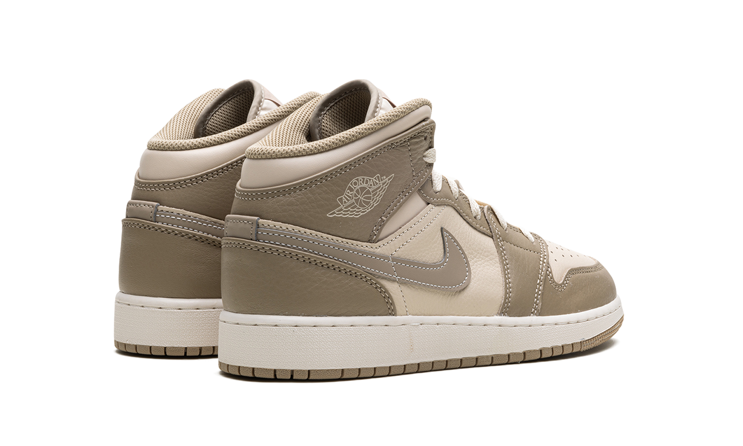 Air Jordan 1 Mid GS "Legend Brown" HF4781 203