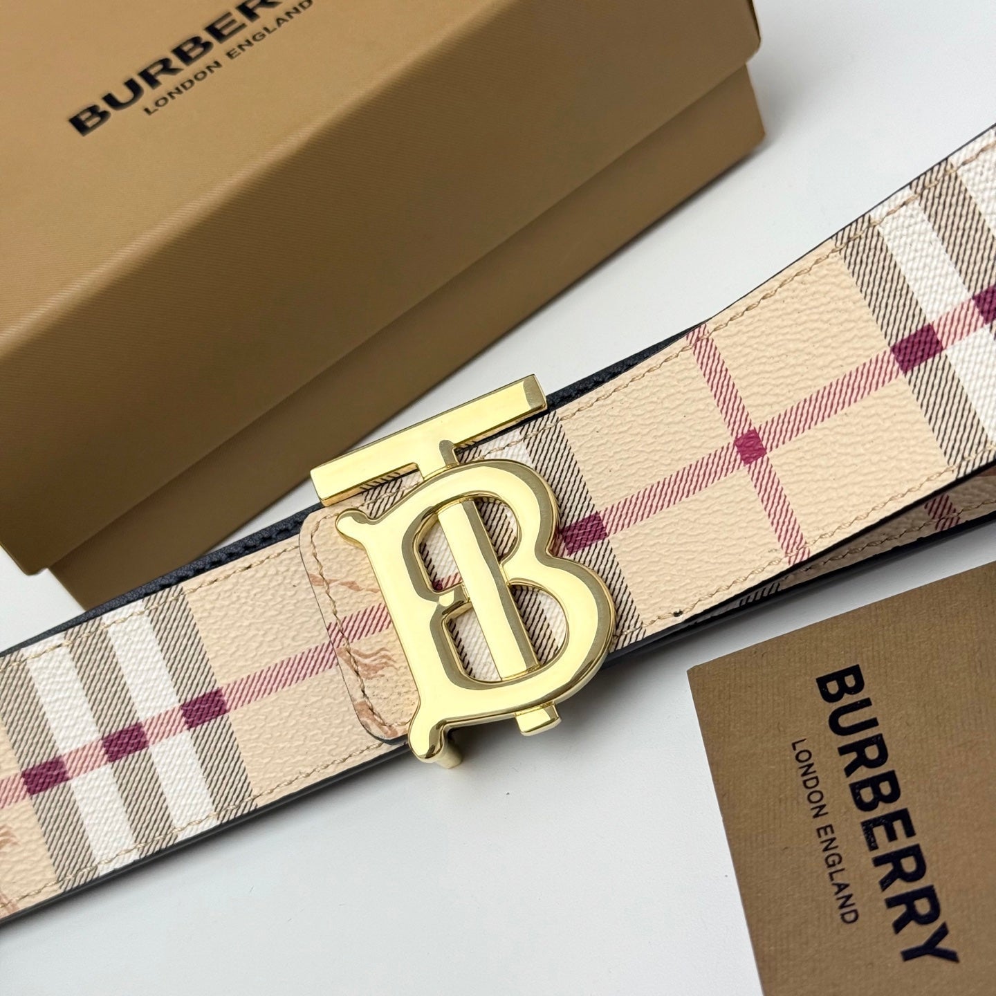 Burberry Men‘s Leather Belt – TB Monogram Buckle / Check Pattern