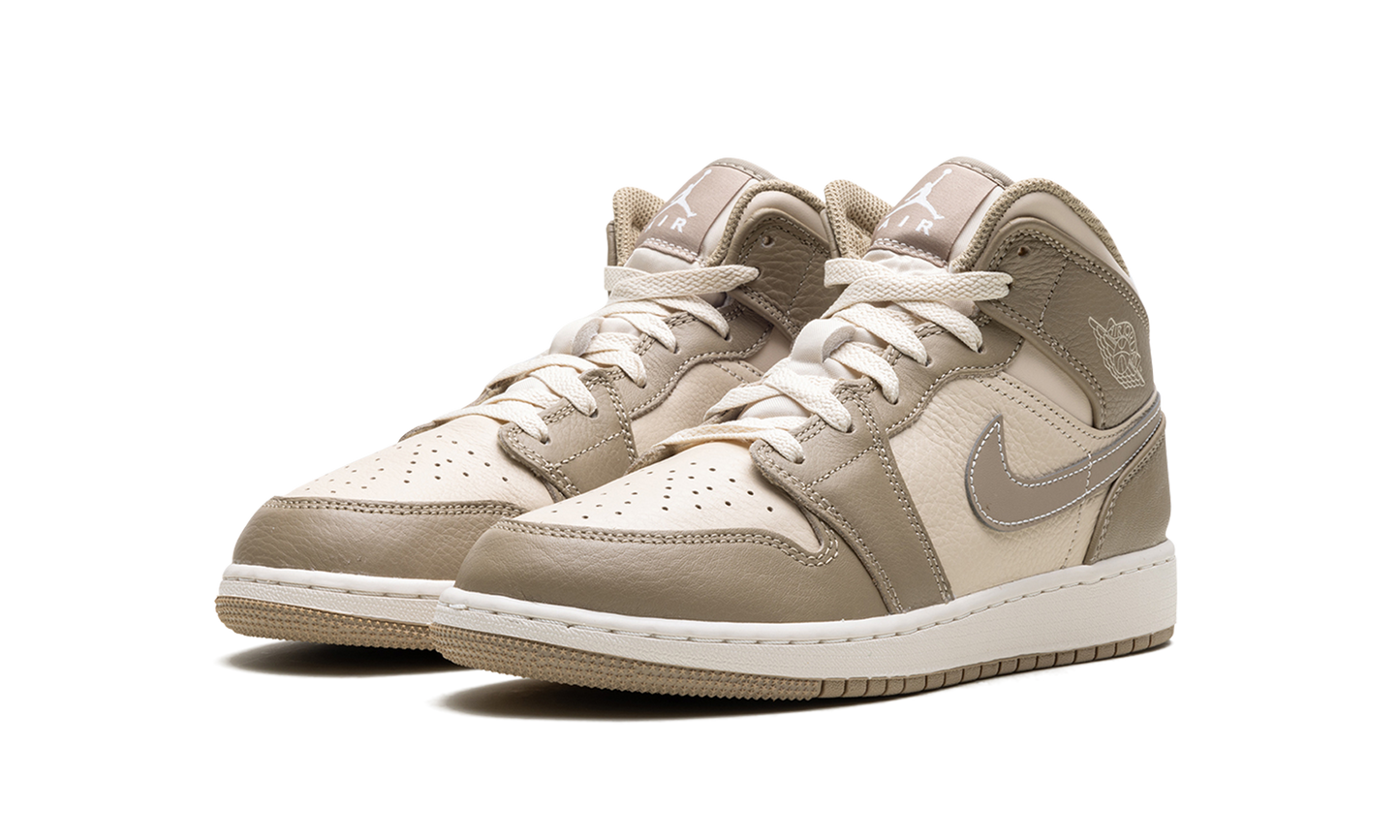 Air Jordan 1 Mid GS "Legend Brown" HF4781 203