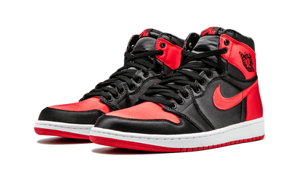 Air Jordan 1 Retro High OG SE "Satin Banned" 917359 001